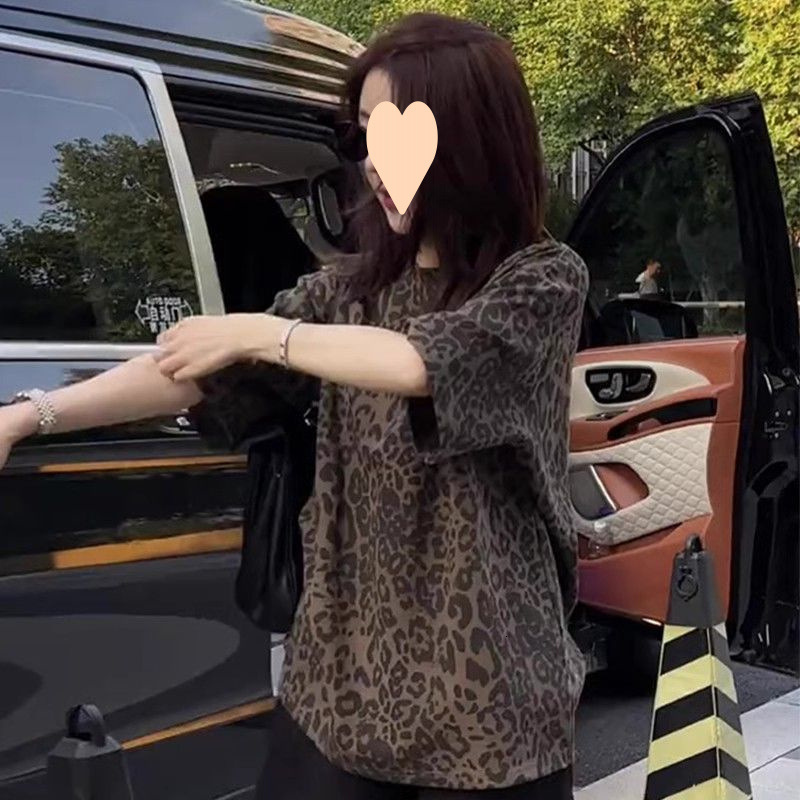 2025 Summer Womens Tops Youthful and Stylish Loose Round Neck Leopard Print Short Sleeve Shirt for Women 210406