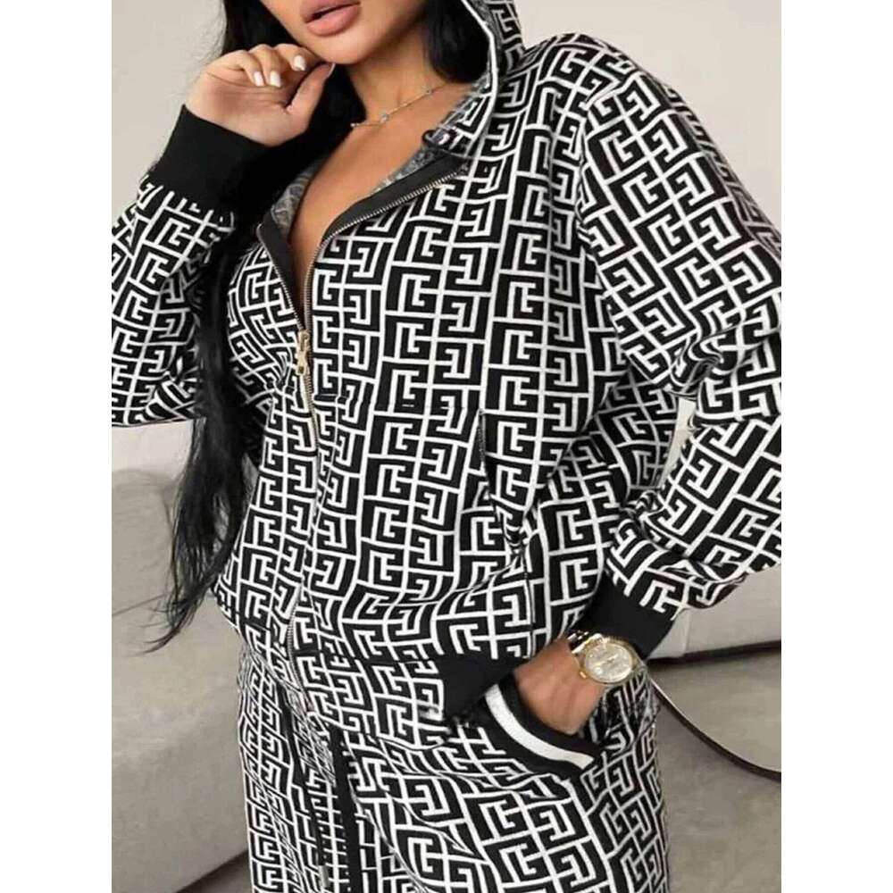 Fashionable Women Large Size Knitted Set with Plaid Print Hat Wide Two Piece Casual Streetwear for high waist Leg Pants Slimming Maze Design