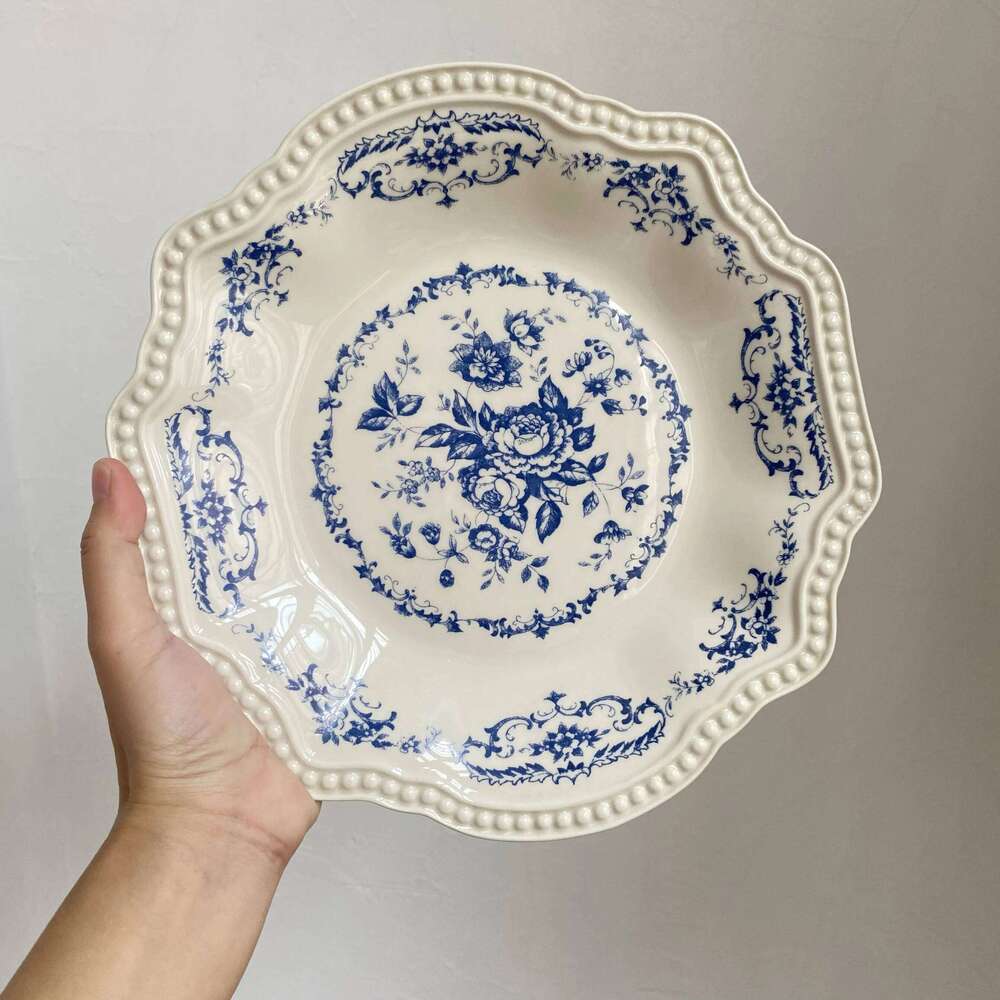 Creative floral style ceramic desserts for home use, retro blue and white coffee cups, plates, personalized latte art cups, ceramic mugs