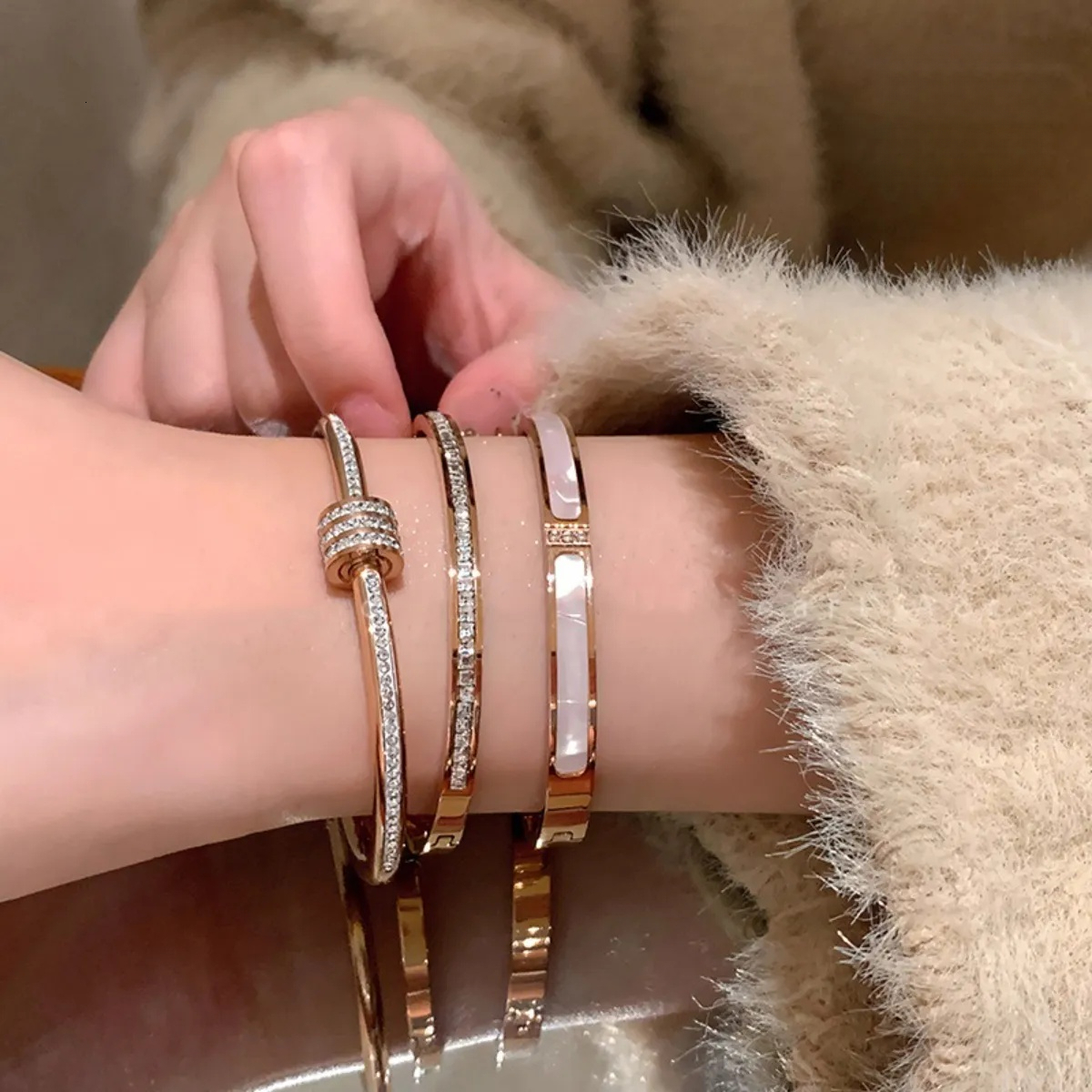 Titanium Steel Diamond Zircon Snake Bone Rose Gold White Fritillaria Bangle Wedding Valentine's Day Gift Original Jewelry Designer Bracelet