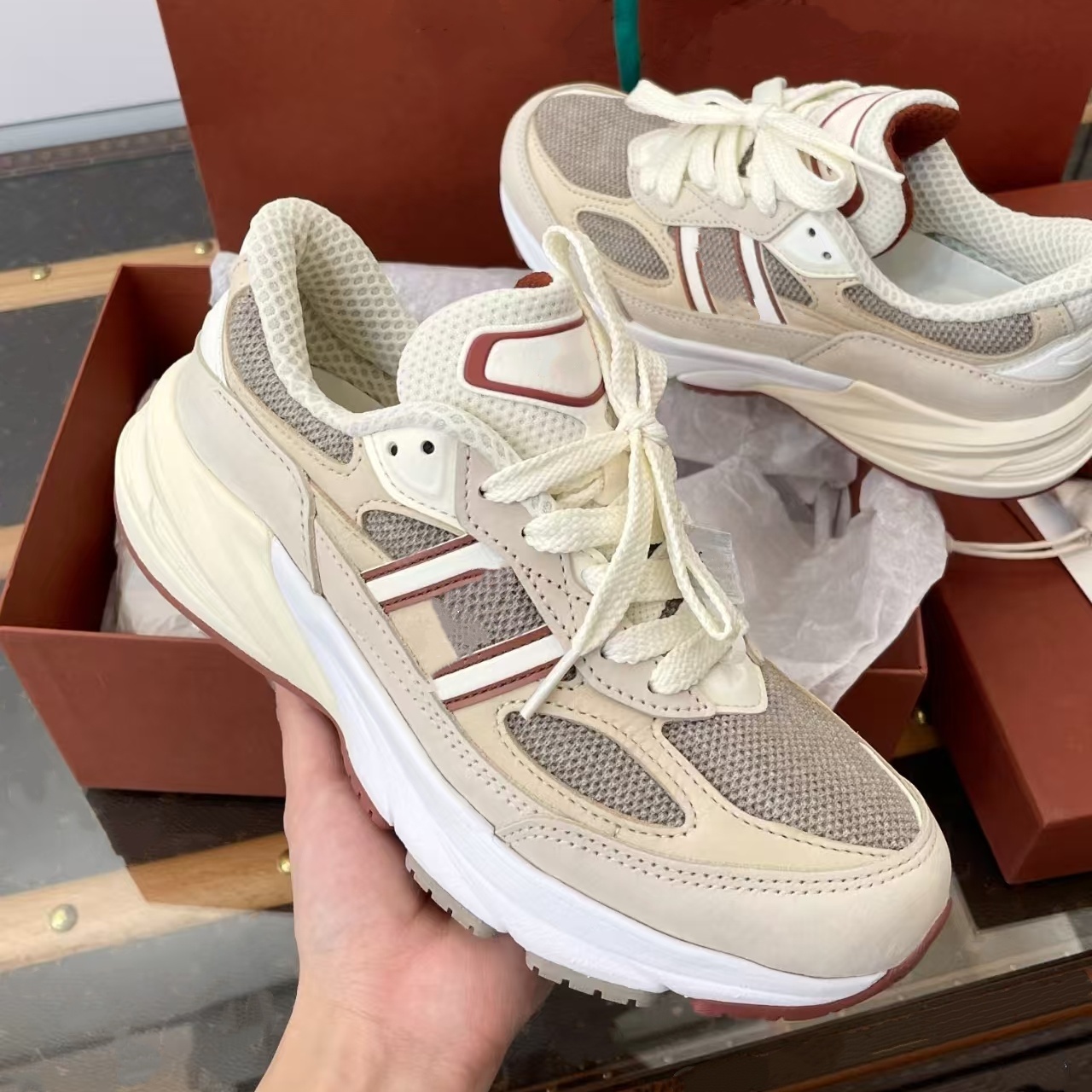 Mens Womens Mesh Suede Casual shoes Collaboration designer sneakers Luxury Trainer shoe Breathable comfortable Outdoor Tennis Sport trainer Running Hiking shoes