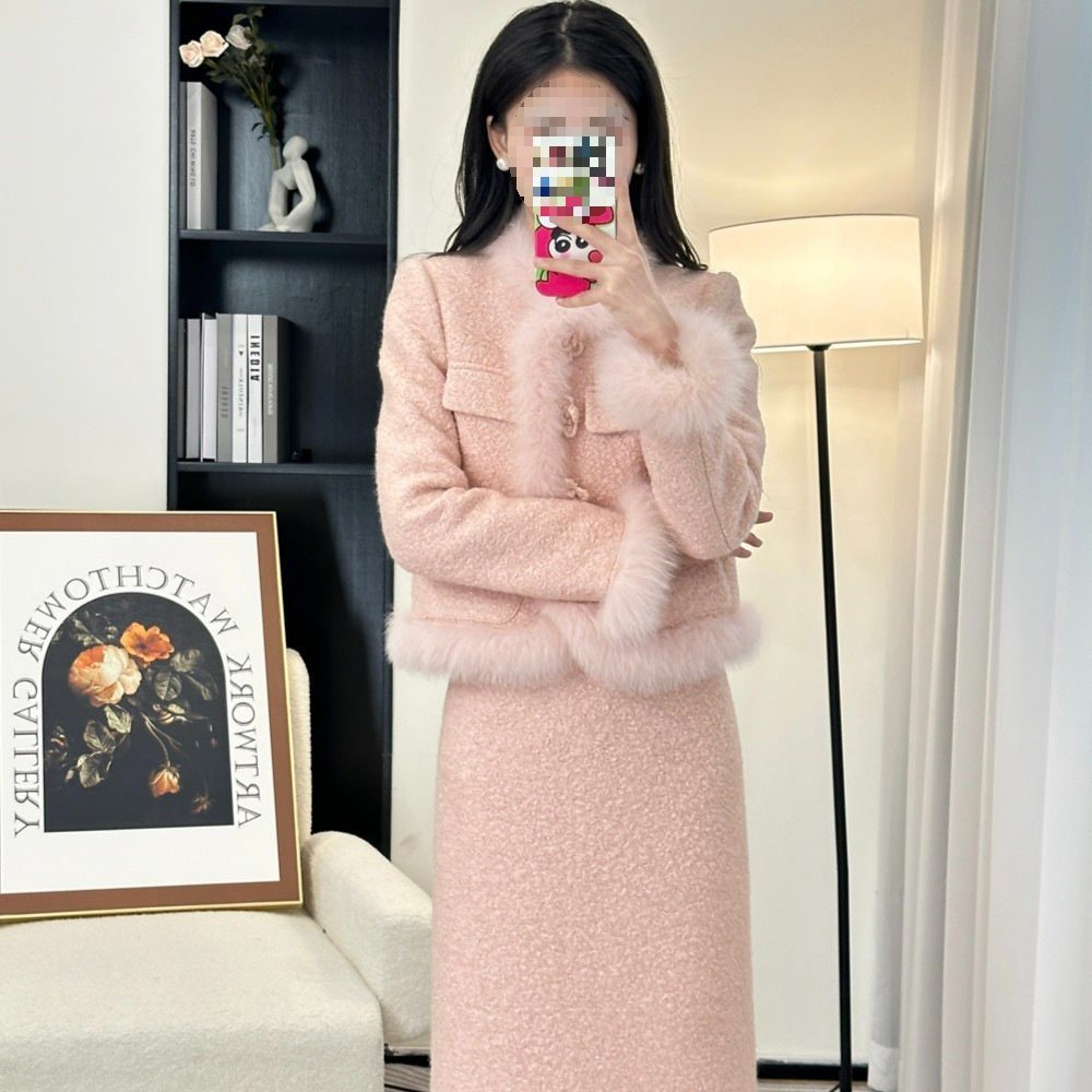 2025 Fragrant Wind Elite Winter Elegance Set Fashion Outerwear HalfSleeve Skirt TwoPiece Set 241211
