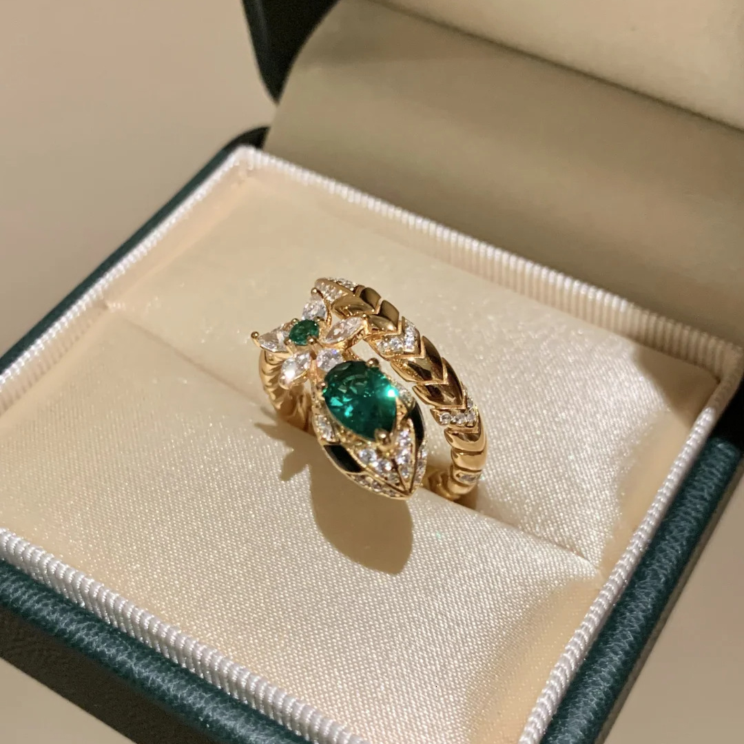 Luxury Brand Designer Jewelry Vintage Retro Style Emerald Snake Ring Light Luxury High-End Sense Diamond-Encrusted Wrapped Snake-Shaped Adjustable Ind