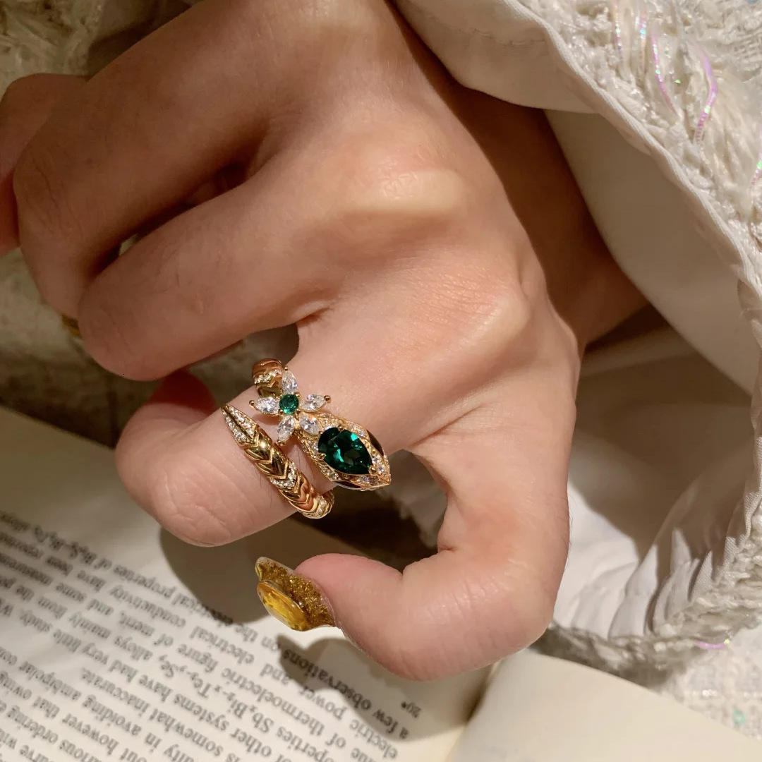 Luxury Brand Designer Jewelry Vintage Retro Style Emerald Snake Ring Light Luxury High-End Sense Diamond-Encrusted Wrapped Snake-Shaped Adjustable Ind