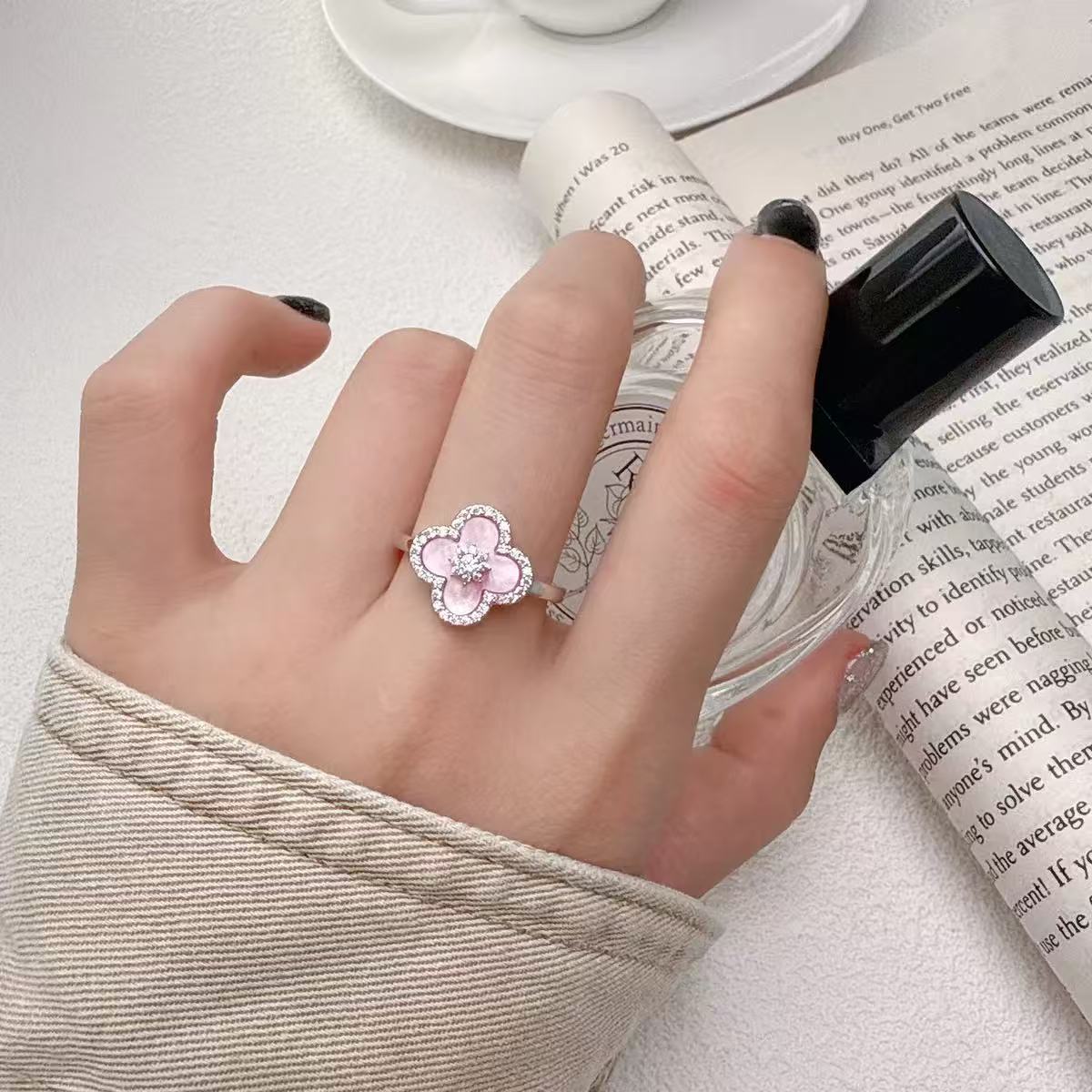 Sweet Cherry Blossoms Vintage Pink Fritillaria Four Leaf Clover Bracelet with Micro inlaid Zircon bracelet designer for women gift