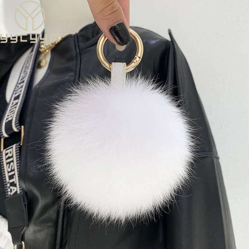 2024 Fluffy Real Fur Ball Poms Keychain For Women Luxury Pompom Keyring Accessories Bag Decoration Emo Trinket Jewelry Gifts 26Y0116