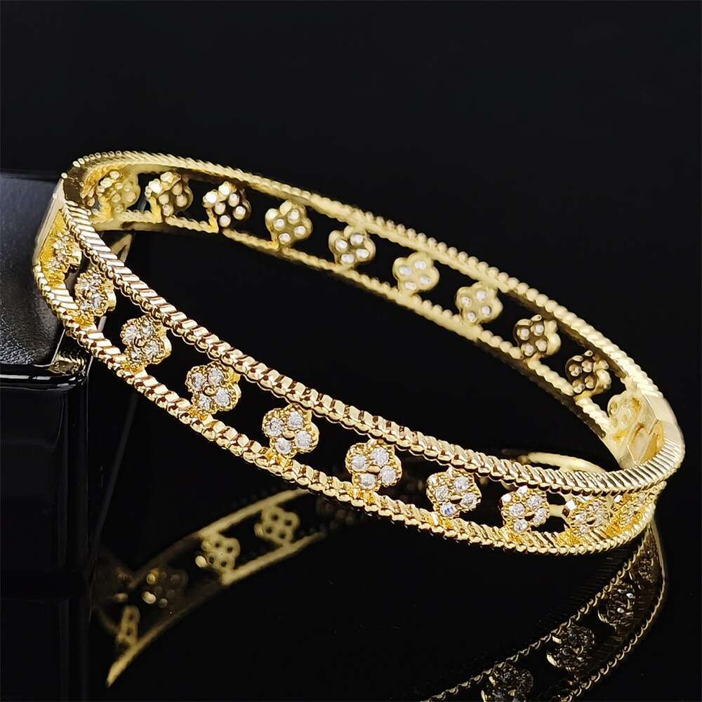 luxury Style Elegant Outfit Eco-friendly E-commerce Bracelet