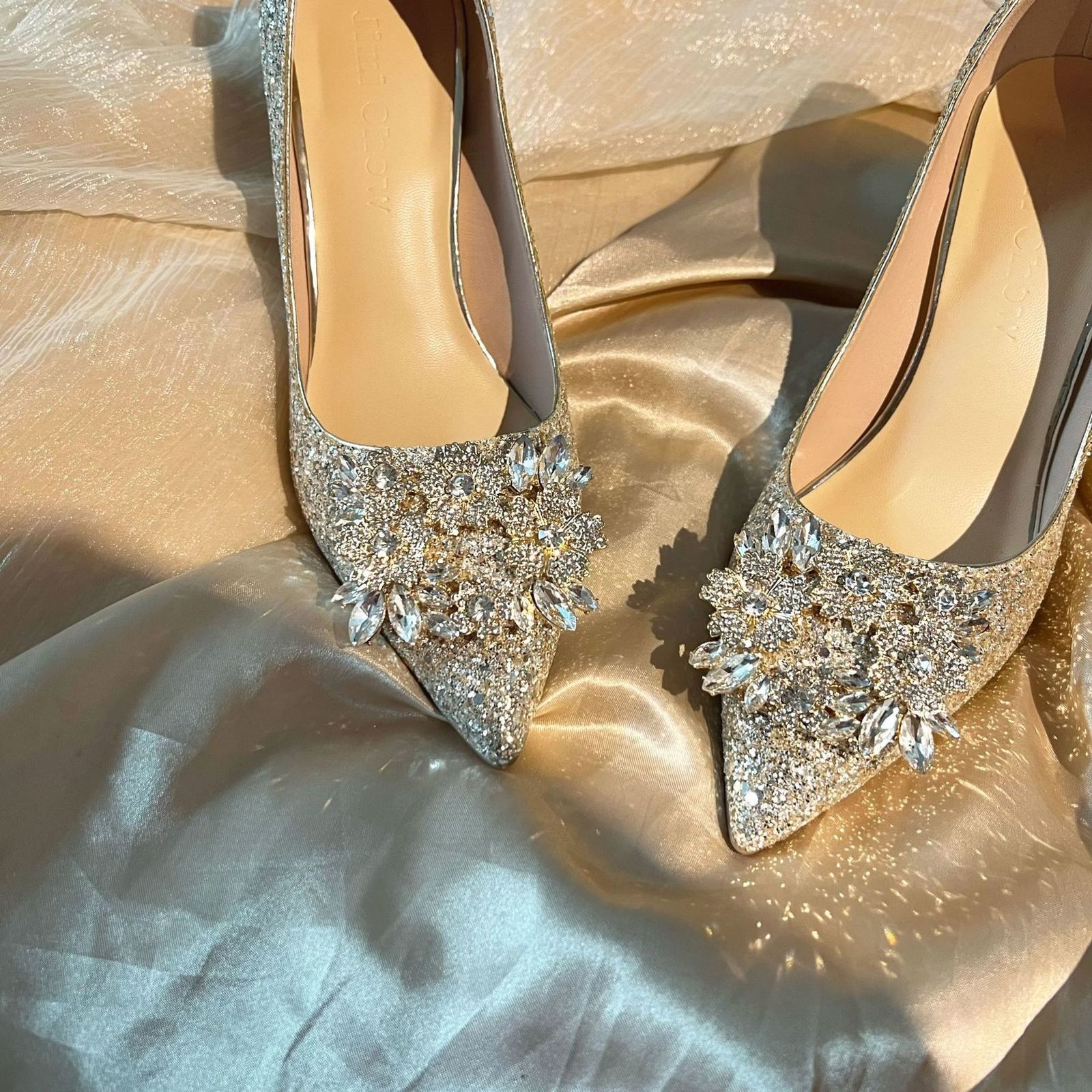 est Silver High Heels Wedding Women Shoes Diamond Pumps Crystal Shoes Rhinestone Pointed Toe Glitter Party250920
