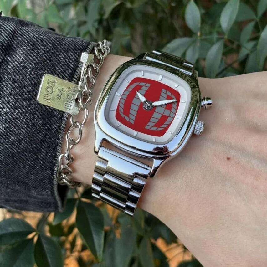 Red Quartz Watch Color Square Y2K Pointer Number Dual Display Steel Personalize Hot Watches Men Business Dynamic Design Clcok 26W0117