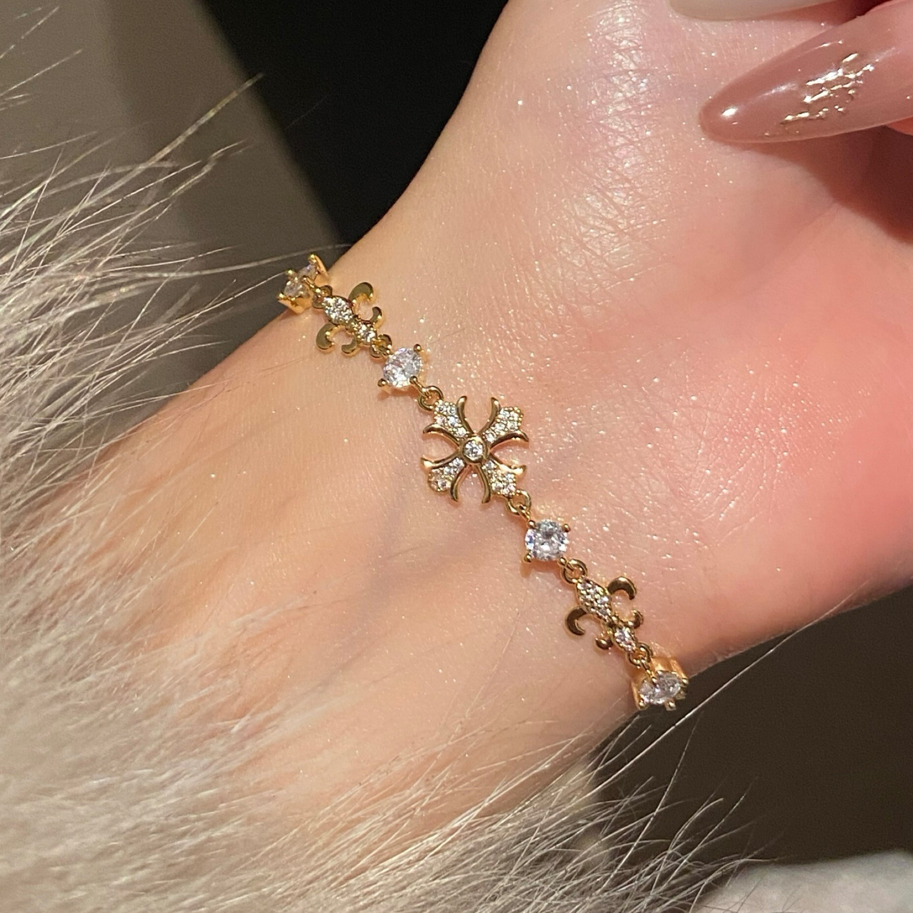 Super Bright Zircon Star Flower Women's Bracelet Fashionable Multi Functional Elegant Bracelet Exquisite Light Luxury High End Feeling Jewelry Wh