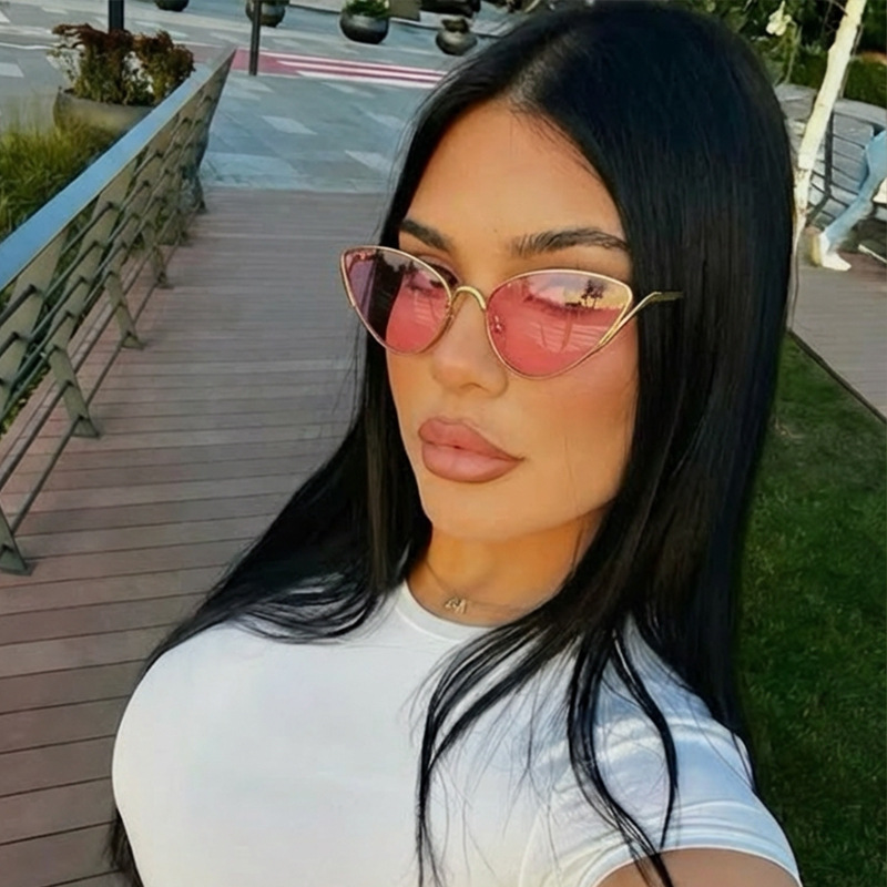 Small frame cat eye metal hot girl sunglasses, ins personality, simple and elegant glasses, European and American trend, vintage sunglasses for women