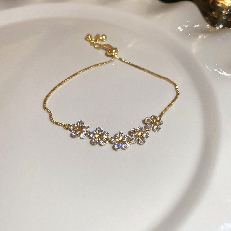Super Bright Zircon Star Flower Women's Bracelet Fashionable Multi Functional Elegant Bracelet Exquisite Light Luxury High End Feeling Jewelry Wh