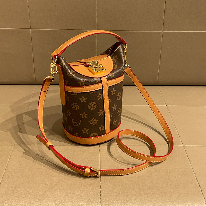 Fashionable high-end ladies' bucket bag 2026 new style elegant and versatile large capacity printed handbag coffee