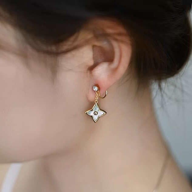 Charm Earrings Four-Leaf Clover Non-Pierced Women Mosquito Coil Ear Clips Retro Hollow Out Flower Stud Earrings Gold Plated Zircon Minimalist Jewelry