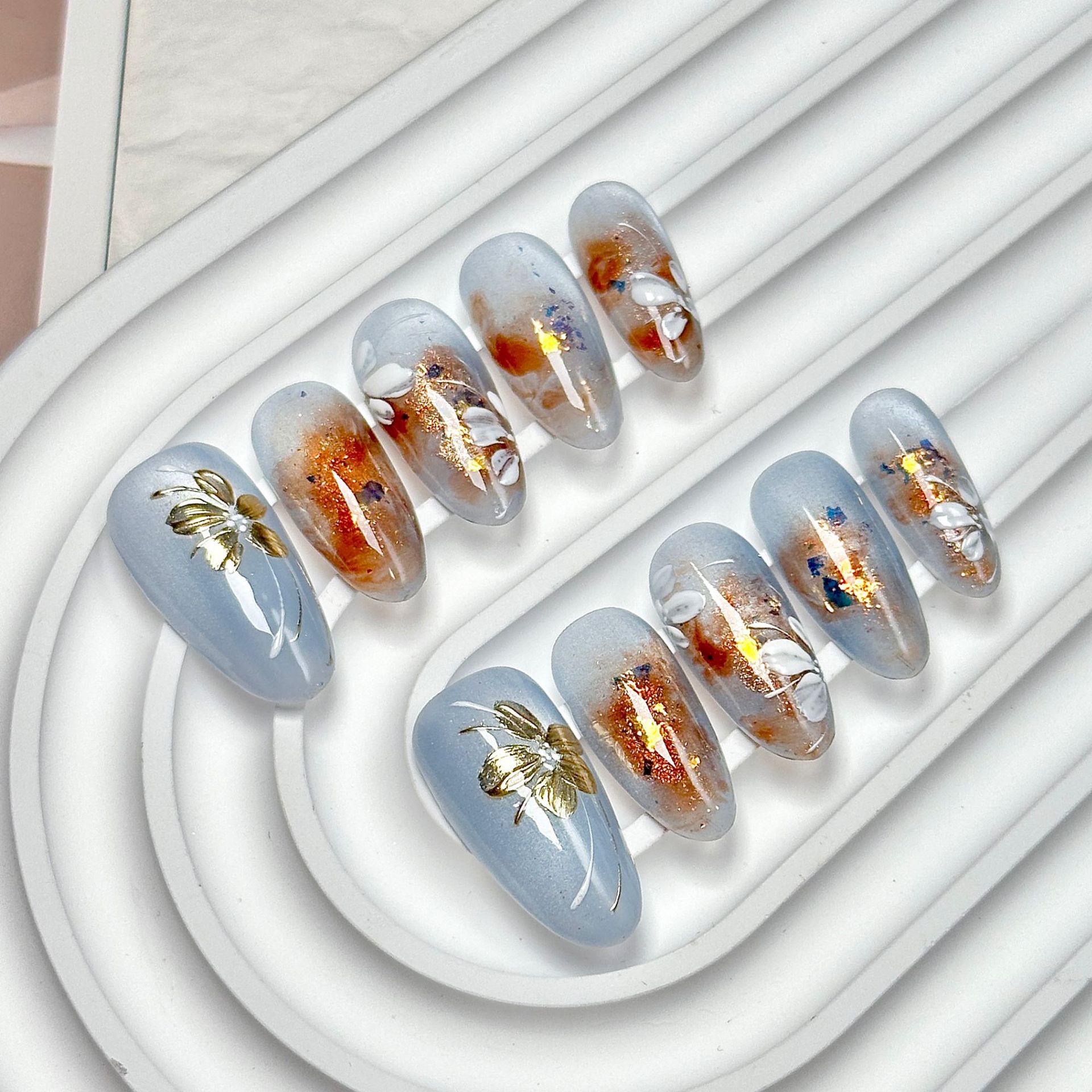 Exquisite Handcrafted Artificial Nails Featuring Detailed Flowers & Cats' Eyes Patterns Ideal for Professional Boutiques