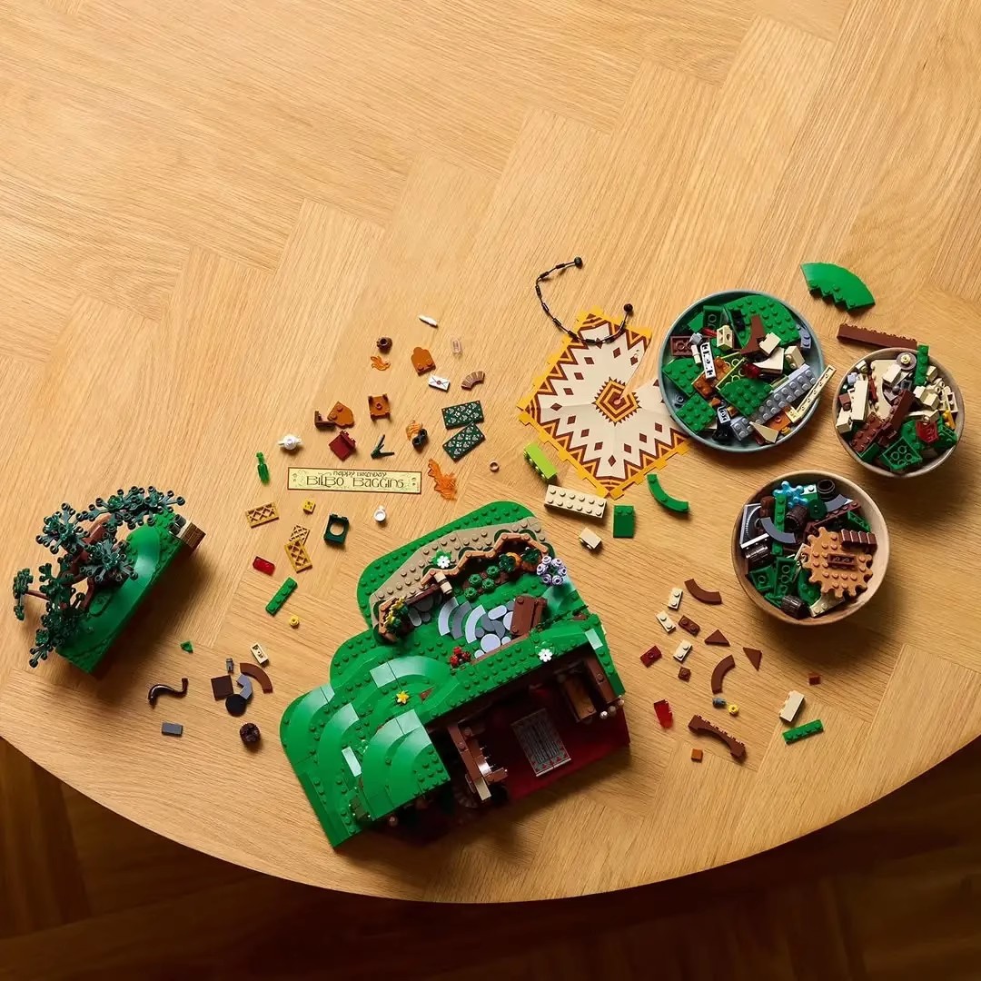 Cross-border new 10354 "The Lord of the Rings" Shire County ICONS series assembly building toy gift set