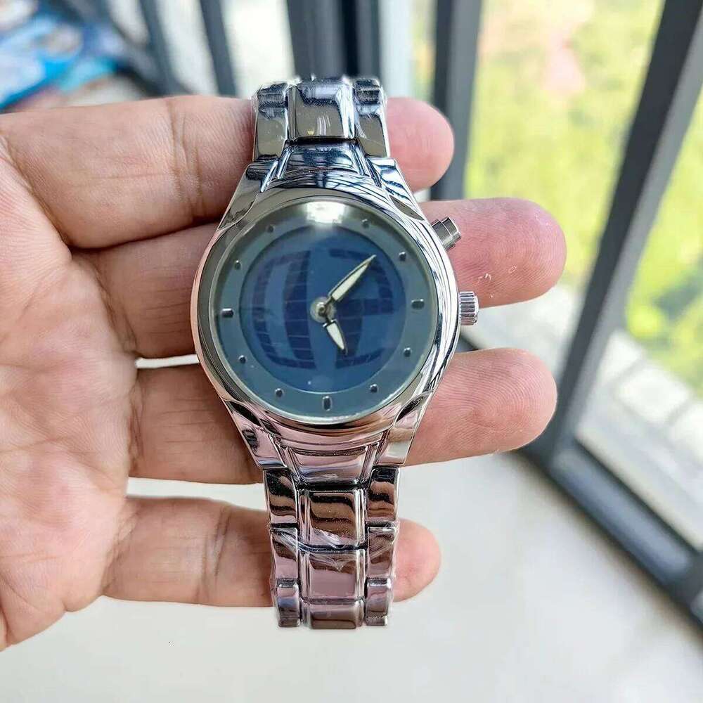 Red Quartz Watch Color Square Y2K Pointer Number Dual Display Steel Personalize Hot Watches Men Business Dynamic Design Clcok 26W0117