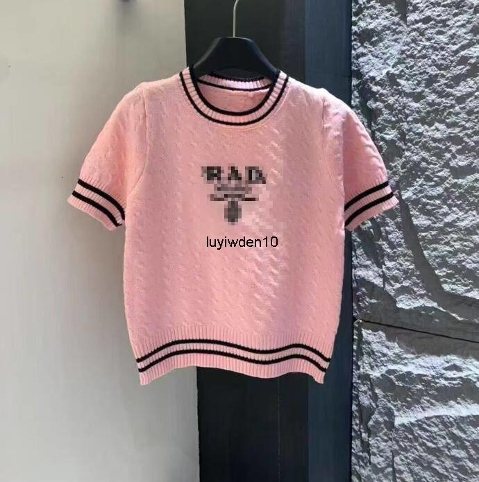 Women's T-Shirt Des… - image