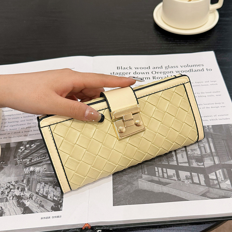2024 Women's handbag New Multifunctional Long Woven 70% off Fold Student Short designer wallet Wallet for Women with Lock Coin Purse Card Holder