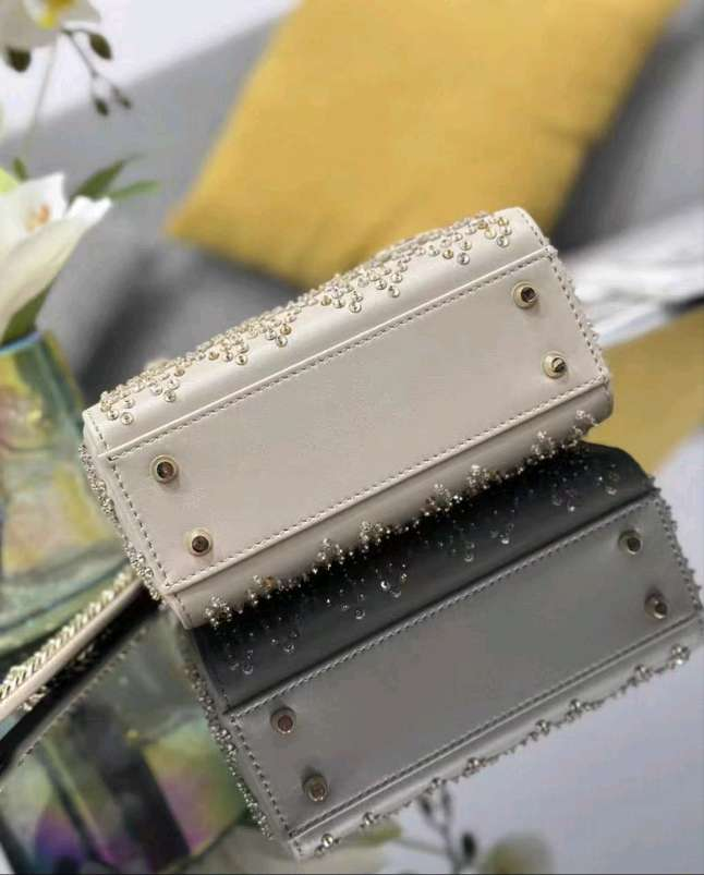 Luxury Fashion High-quality Cowhide Splicing Contrasting Color Frosted Suede High-end Texture Bucket Shaped Shoulder Bag2026