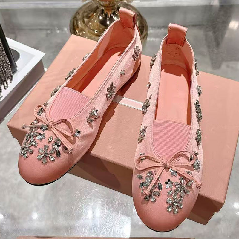 Luxury brand women casual shoes designer womans flat ballet shoes silk satin soft upper anti slip rubber sole top quality 26SS runway frame Lady casual shoes