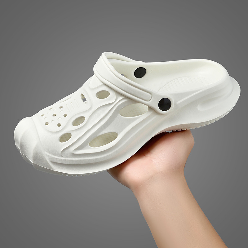 2026 new summer breathable sandals for outdoor home thick soled water flat slippers for men and women