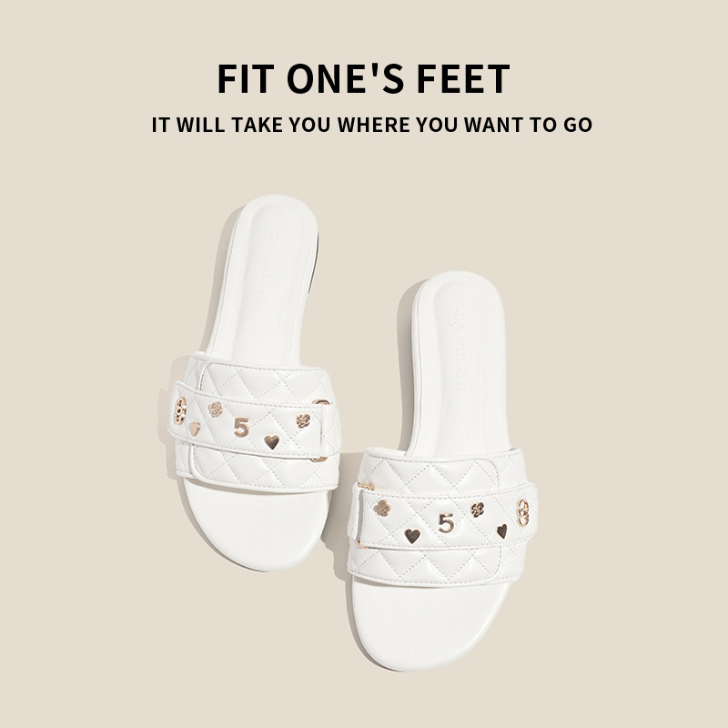 2026 new classic flat slippers for women outdoor indoor casual and fashionable beach shoes