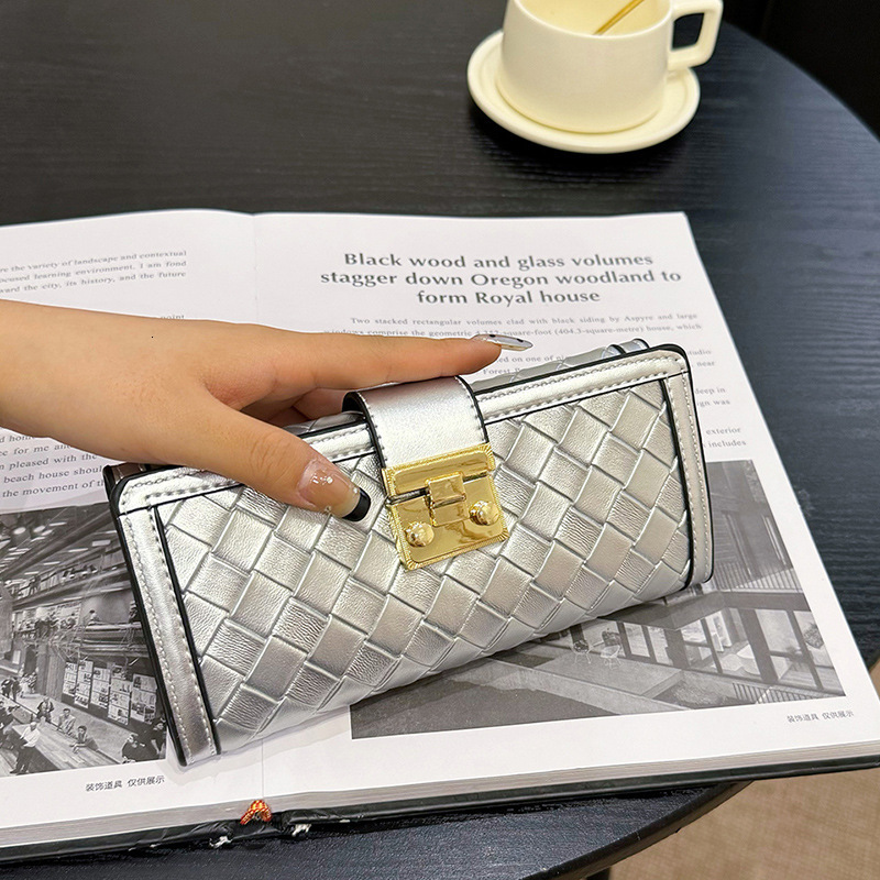 2024 Women's handbag New Multifunctional Long Woven 70% off Fold Student Short designer wallet Wallet for Women with Lock Coin Purse Card Holder