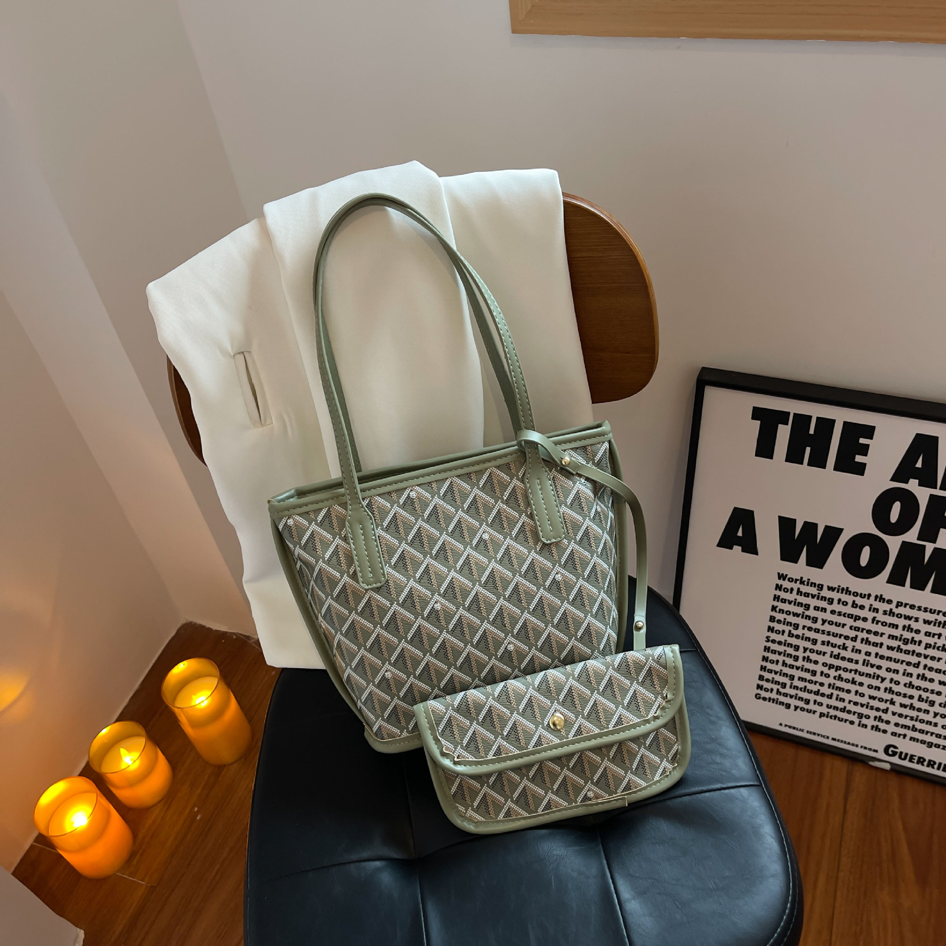 Popular printed large-capacity tote bag for women 2026 new style fashionable handbag for commuting