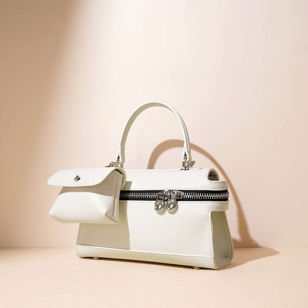 Luxury Shoulder Bags Totes Hobo Spring Niche Design New Retro Briefcase Women S Cool Compact Exquisite Bag Single Crossbody Handbag SENYY