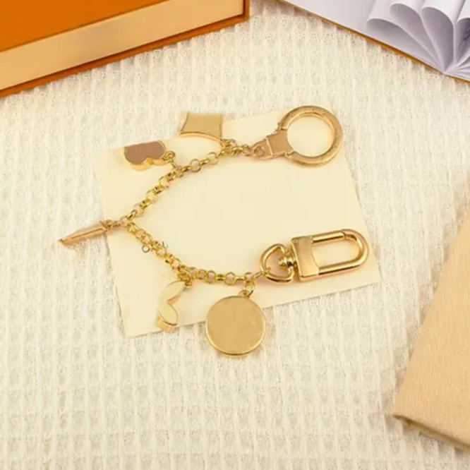 NEW Fashion Keychain Letter Designer Keychains Metal Keychain Womens Bag Charm Pendant Auto Parts gift