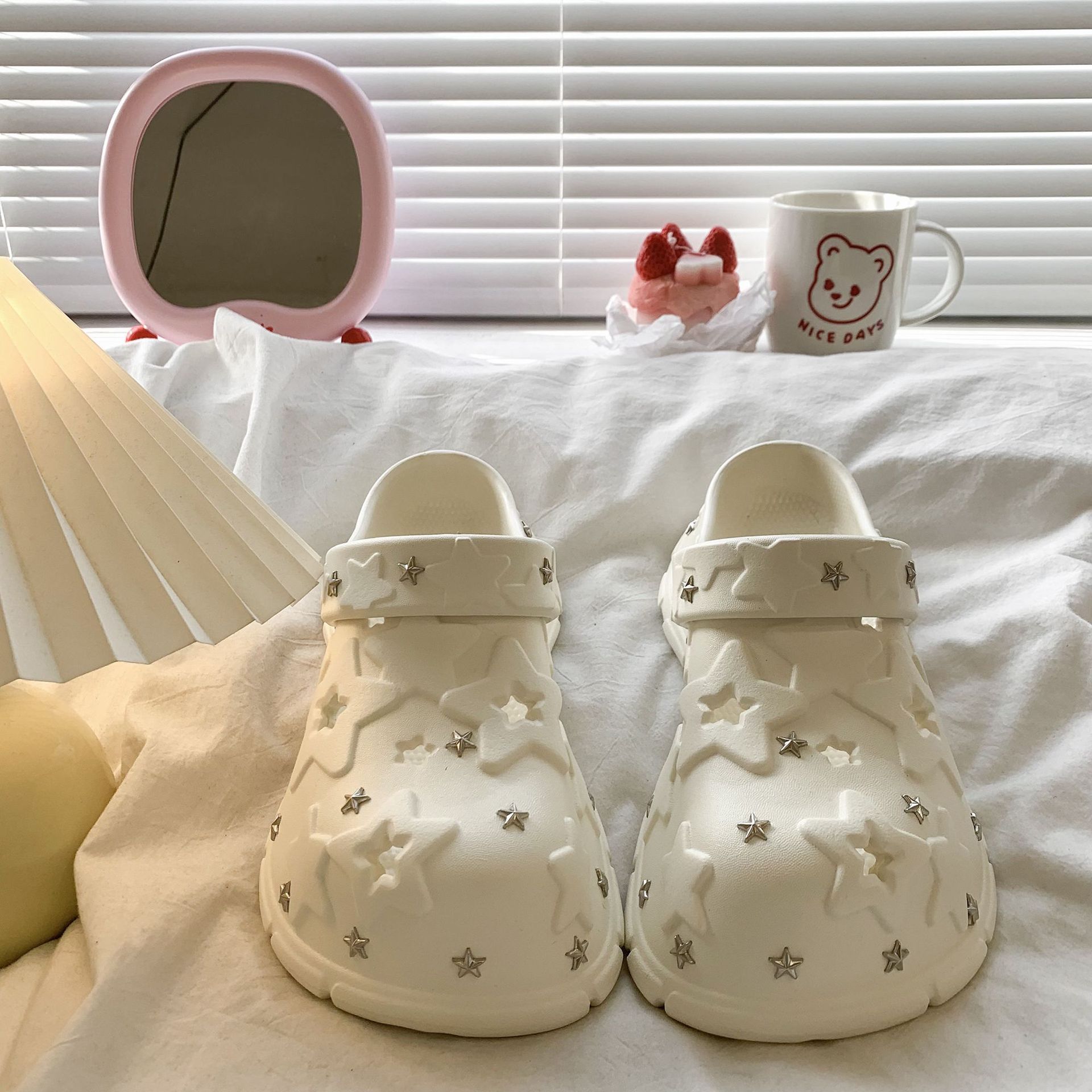 Free shipping Slippers Sky filled starry hole shoes comfortable thick soled sandals for summer casual height increasing sandals