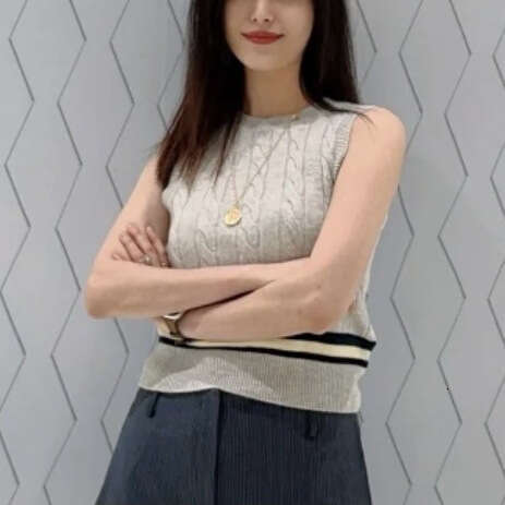 French Elegant 26 Early Autumn College Style Versatile Cable Knit Sweater Vest Top for Women