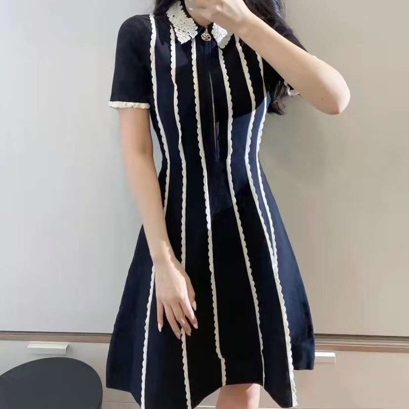 French Elegant S Brand 2026 Autumn Winter Color Block Vertical Stripes Wave Zipper Knitted A-line Dress