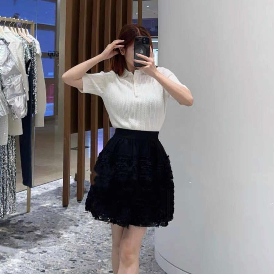 2026 Early Spring Women's Fashion French Niche Style Diamond Embellished Turn-Down Collar Solid Color Short Sleeve Knitted Sweater