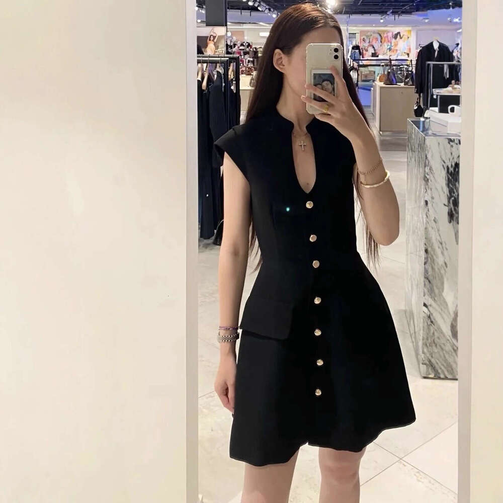 2026 Autumn New Fashion Elegant French Sleeveless Deep V Neck Waist-Cinching Hepburn Style Dress