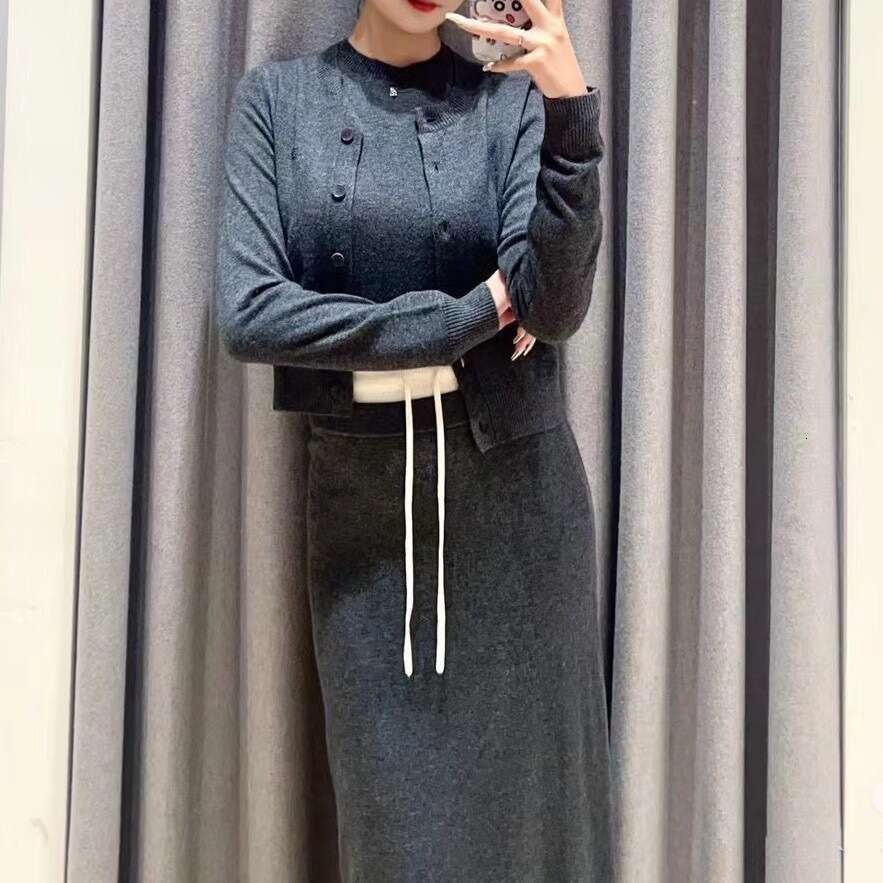 S French Niche 26 Early Autumn Fashion Versatile Knitted Sweater Cardigan Round Neck Vest Bodycon Skirt Three-Piece