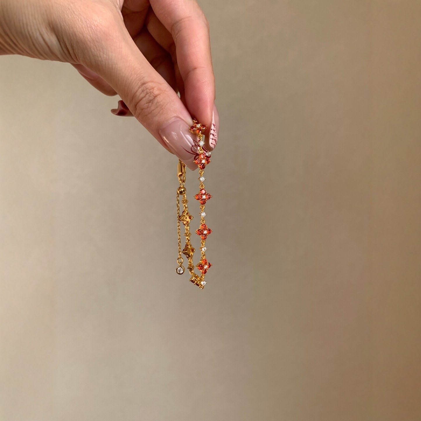 Hot-Selling New Year Leaf Clover Full Diamond Bracelet Fashion Simple Light Luxury Niche Design Flower Hand Jewelry