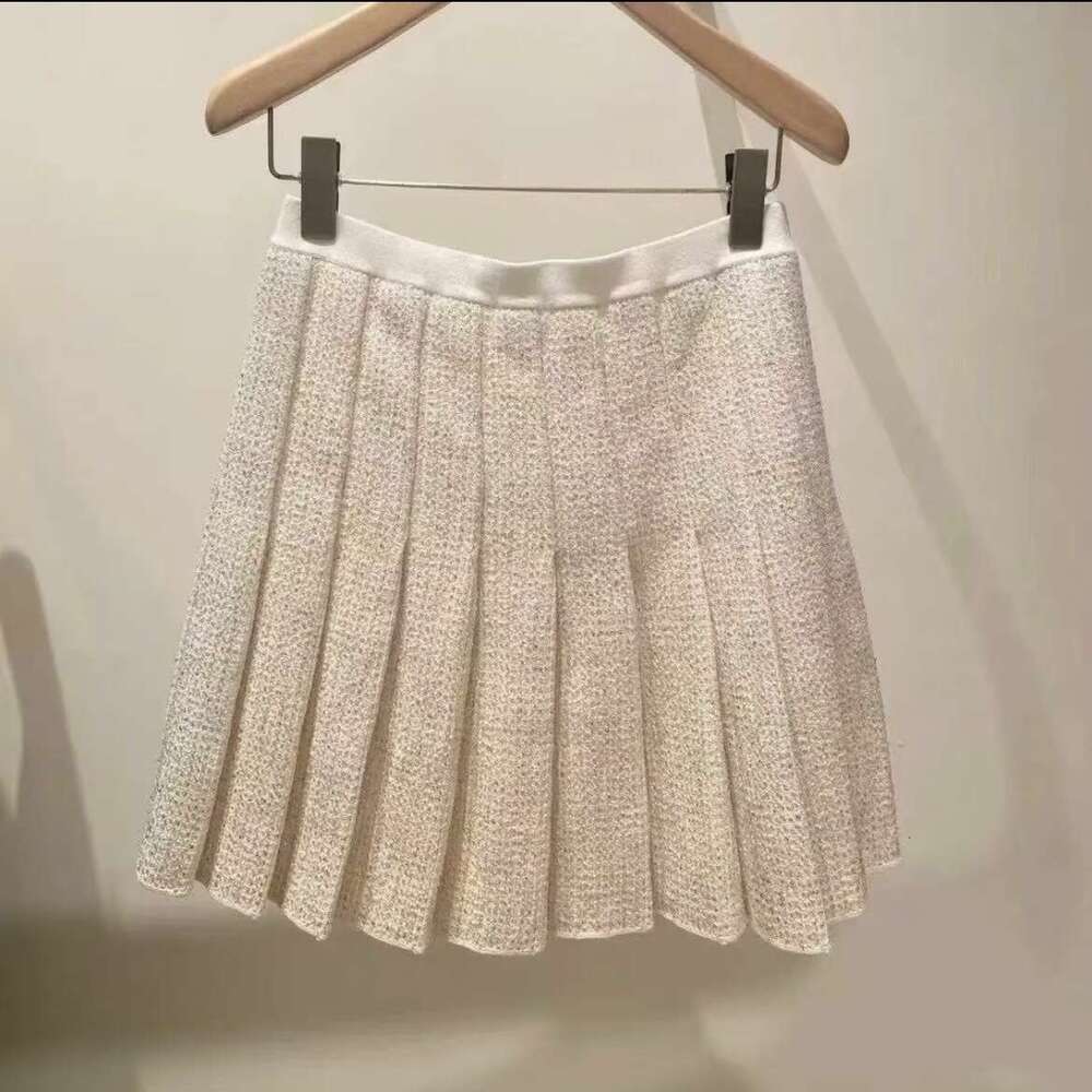 2026 Spring New French Elegant Fashion Pearl Trim Copper Button Vest + Pleated Skirt Set for Women