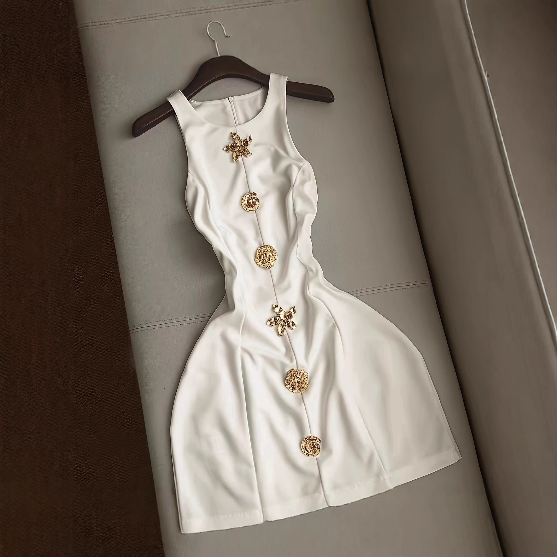 Designer Sleeveless Dress Summer Solid Color Slimming Women's Mini Dress Round Neck Unique Button Sweet High Quality Short Skirt Brand Clothing