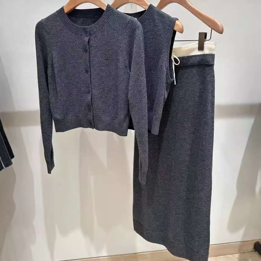 S French Niche 26 Early Autumn Fashion Versatile Knitted Sweater Cardigan Round Neck Vest Bodycon Skirt Three-Piece