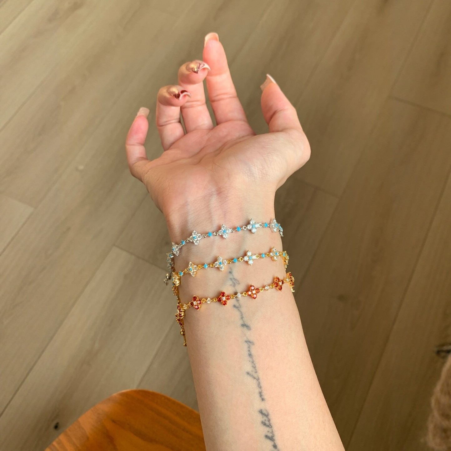 Hot-Selling New Year Leaf Clover Full Diamond Bracelet Fashion Simple Light Luxury Niche Design Flower Hand Jewelry