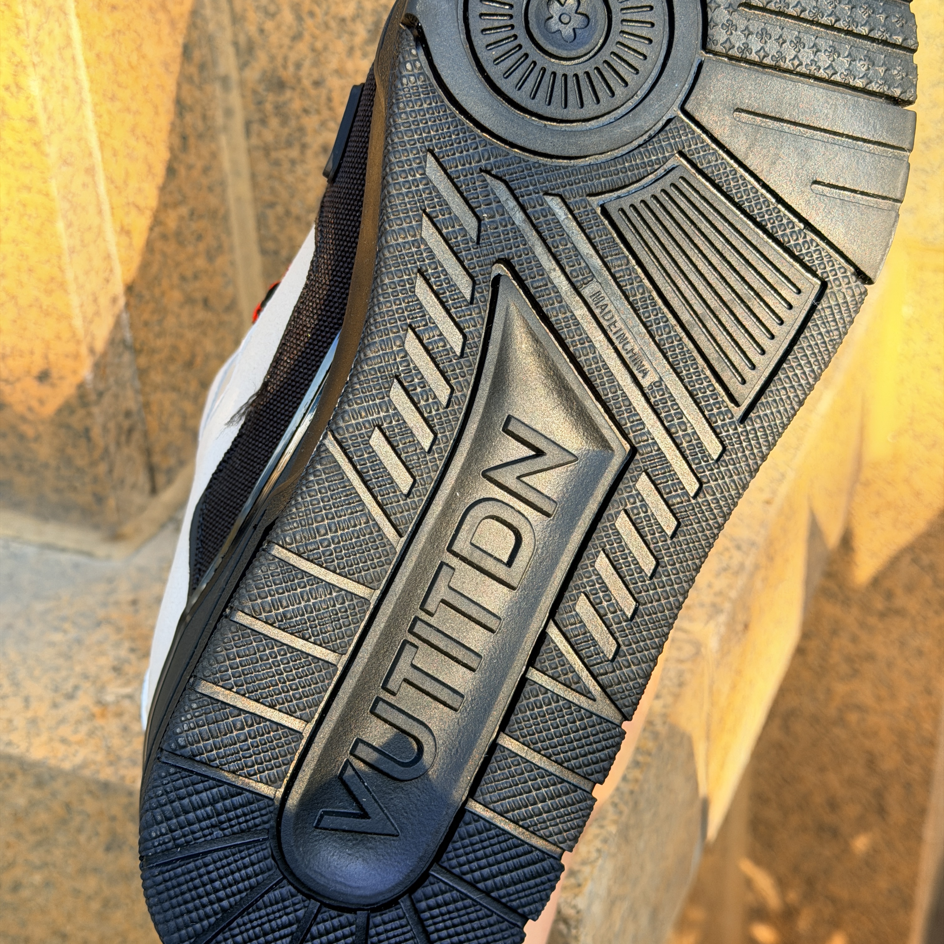 VUTITDN 2026 new trend versatile and comfortable sports casual designer shoes fashionable and breathable sneakers for men and women