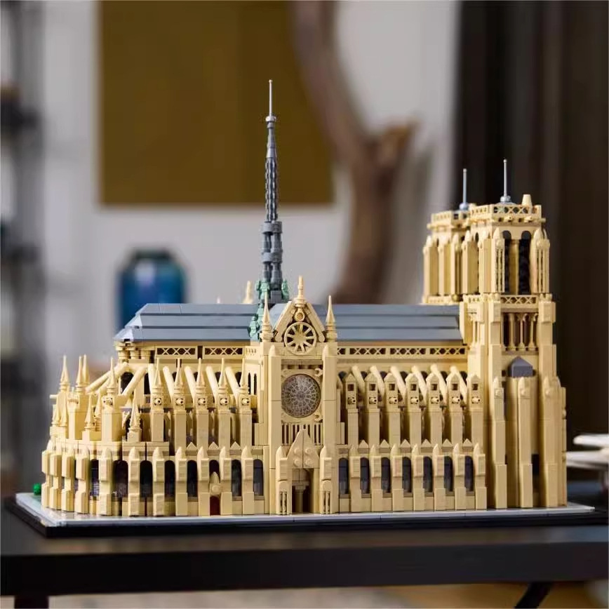 Creative 21061 Notre Dame street View building blocks ornaments difficult toys