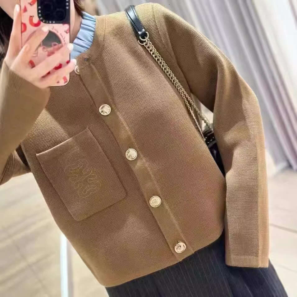 S French Niche 2026 Autumn Winter New Commuter Ruffled Detachable Collar Metal Button Knitted Cardigan Women's Jacket