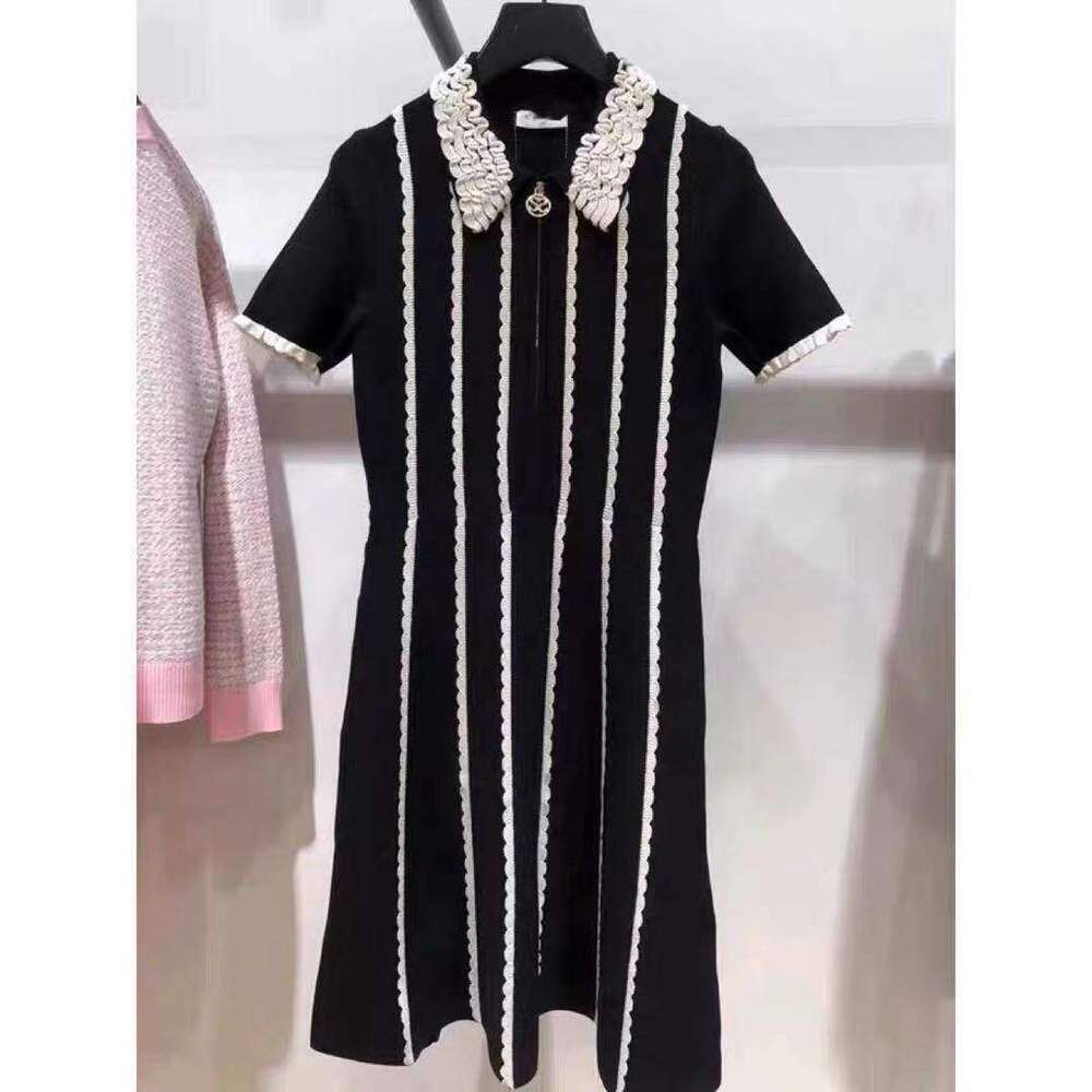French Elegant S Brand 2026 Autumn Winter Color Block Vertical Stripes Wave Zipper Knitted A-line Dress
