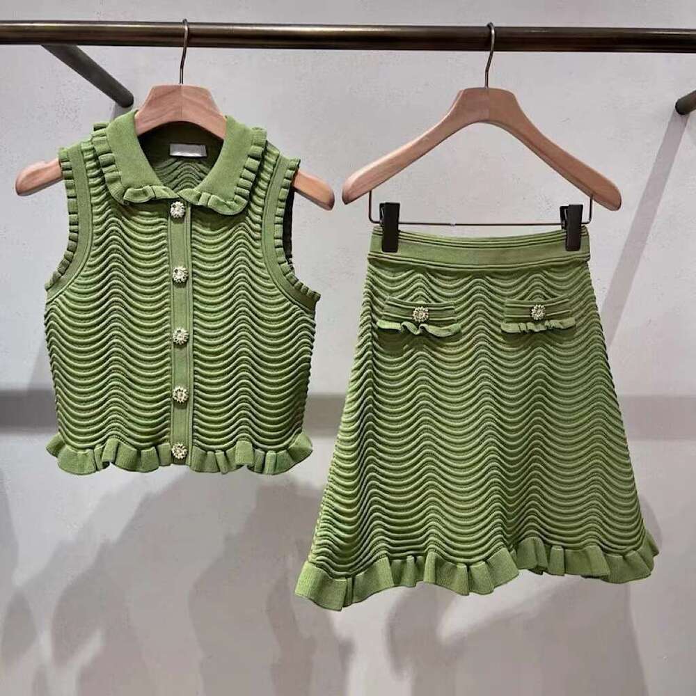 2026 Summer New French Niche Sleeveless Olive Green Wave Pattern Knitted Vest and Skirt Set