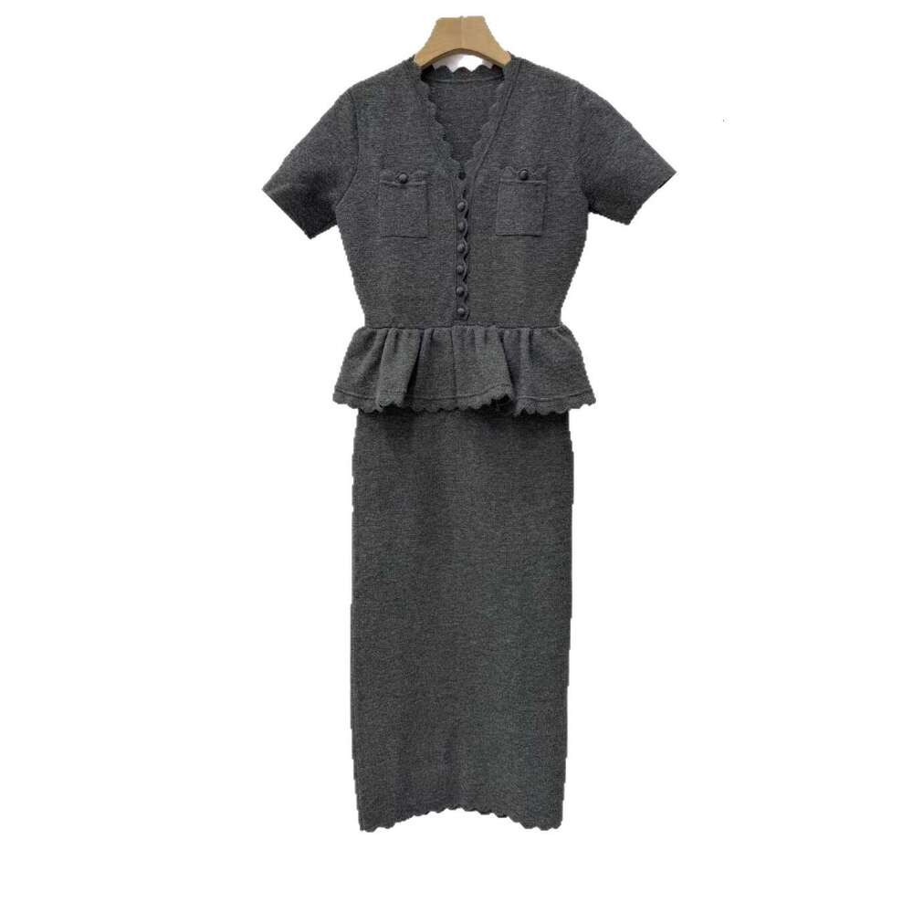 French Niche 2026 Early Spring New Gray Mixed Color Elegant Commuter Fake Two-Piece Short Sleeve Knitted Dress