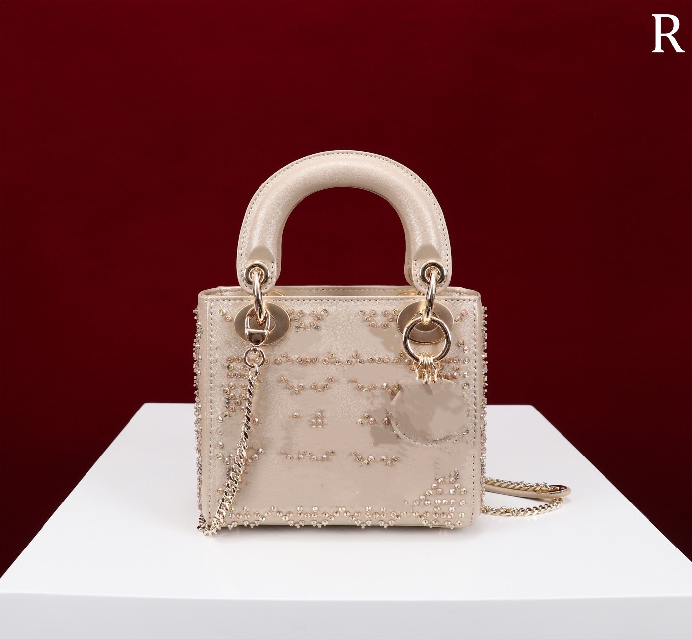 Master quality, three-compartment design with bead embellishments, made of cashmere and leather. stylish elegant clutch bag with detachable chain strap,evening wear.