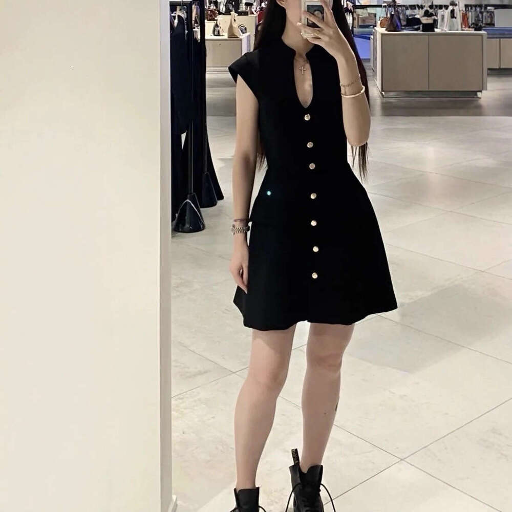 2026 Autumn New Fashion Elegant French Sleeveless Deep V Neck Waist-Cinching Hepburn Style Dress